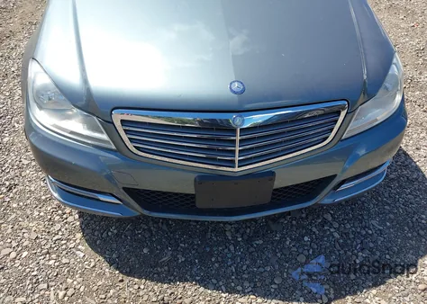 2012 Mercedes-Benz C 300 Luxury 4Matic из США, поврежденный, VIN WDDGF8BB5CA610068